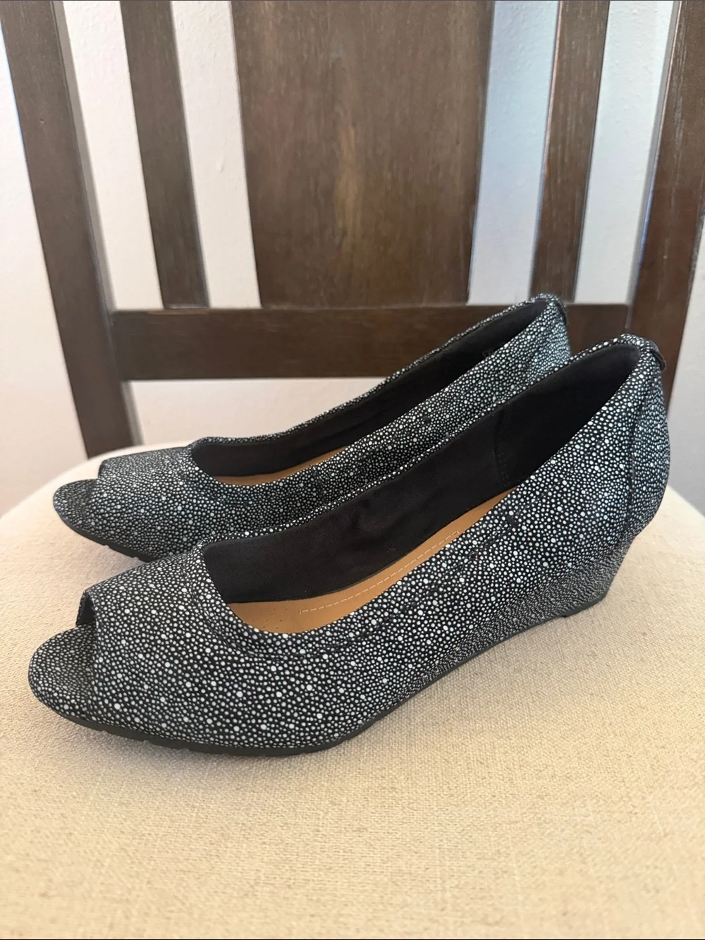Clarks Women’s Speckled Dotted Peep-Toe Wedge Heels Black White Size 7